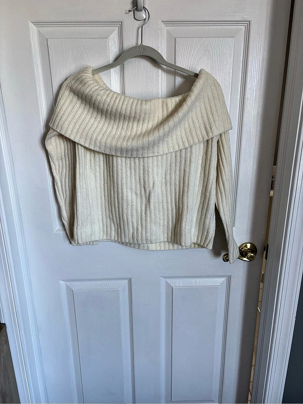 Abercrombie & Fitch Cowl Neck Sweater in Cream Size Large Like New